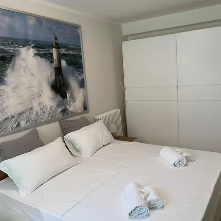 Casa Magenta 1 *